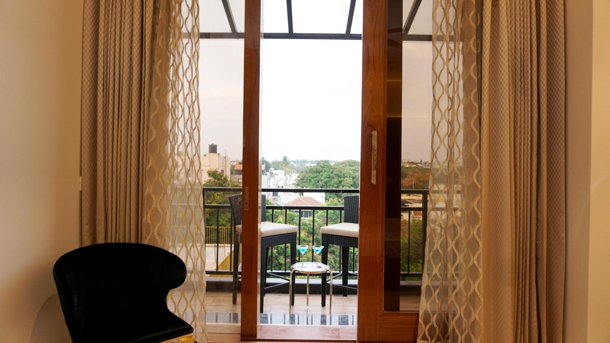 The Pentouz On 100 Feet Road Indiranagar - An Urban Luxury Retreat Apartment Bangalore Exterior photo